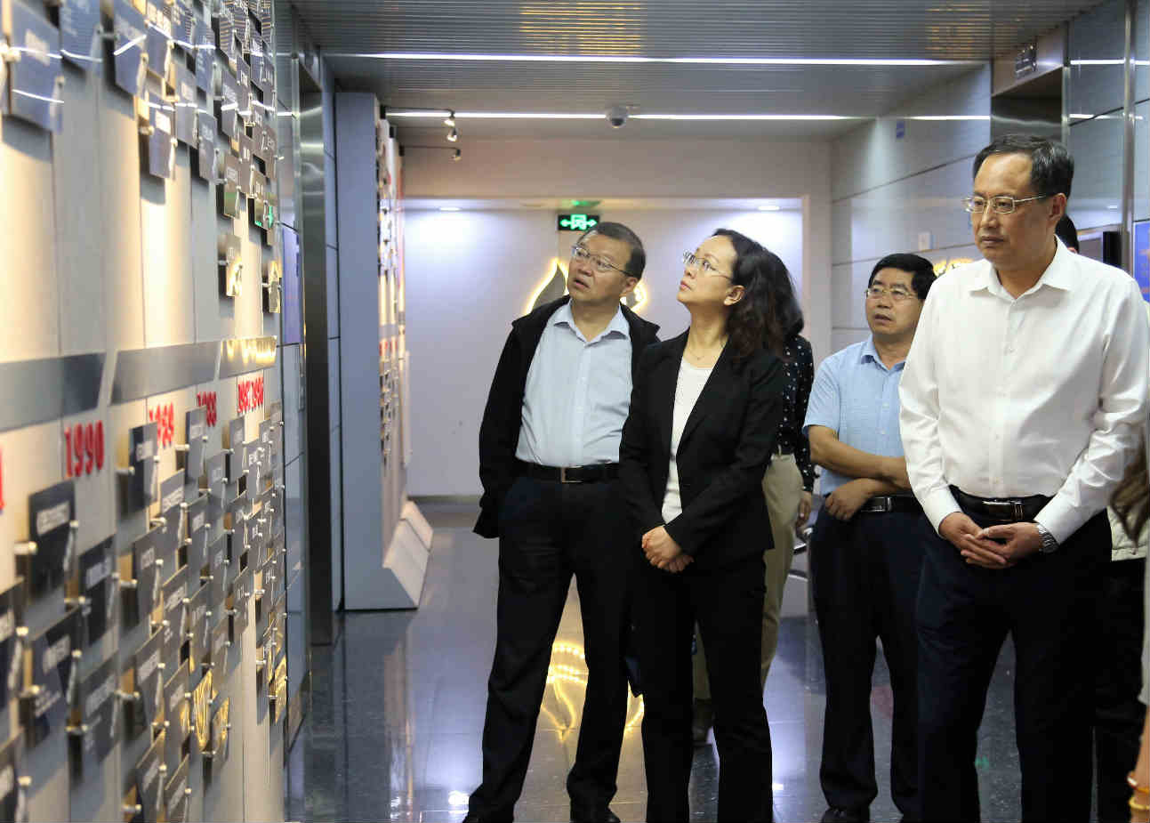 青海省广播电影电视局局长申红兴一行调研大发彩票平台
集团 青海省广播电影电视局局长申红兴一行调研大发彩票平台
集团