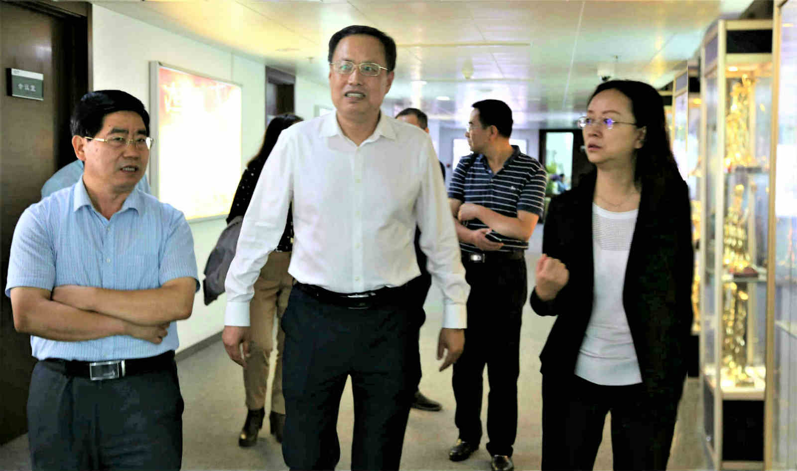 青海省广播电影电视局局长申红兴一行调研大发彩票平台
集团 青海省广播电影电视局局长申红兴一行调研大发彩票平台
集团