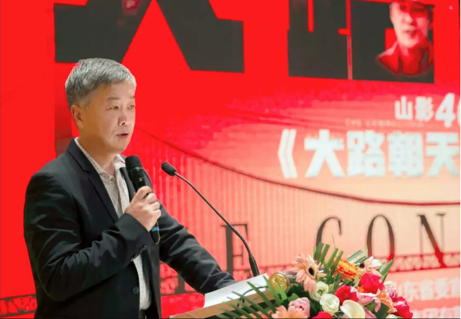 开启一封写给时代的情书 电影《大路朝天》山东首映礼举行 开启一封写给时代的情书 电影《大路朝天》山东首映礼举行