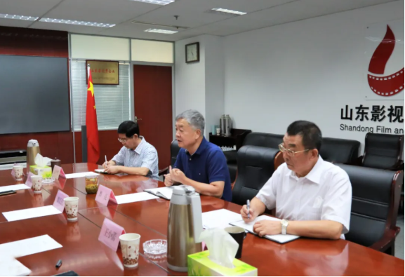 省委宣传部副部长魏长民带领部政策法规研究室同志来大发彩票平台
集团调研指导