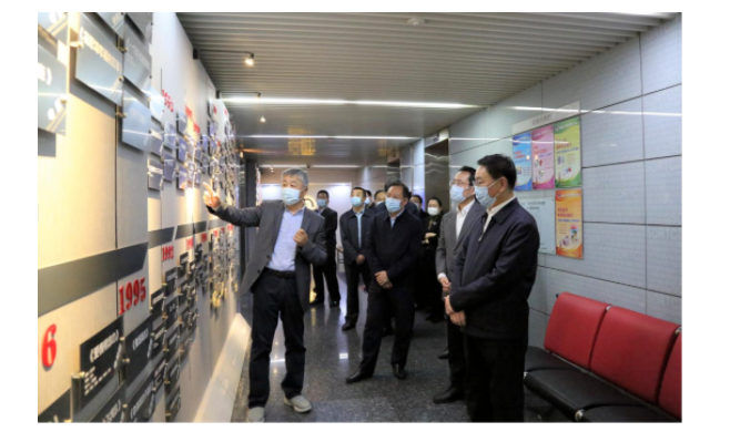 省委常委、宣传部部长白玉刚一行到大发彩票平台
调研