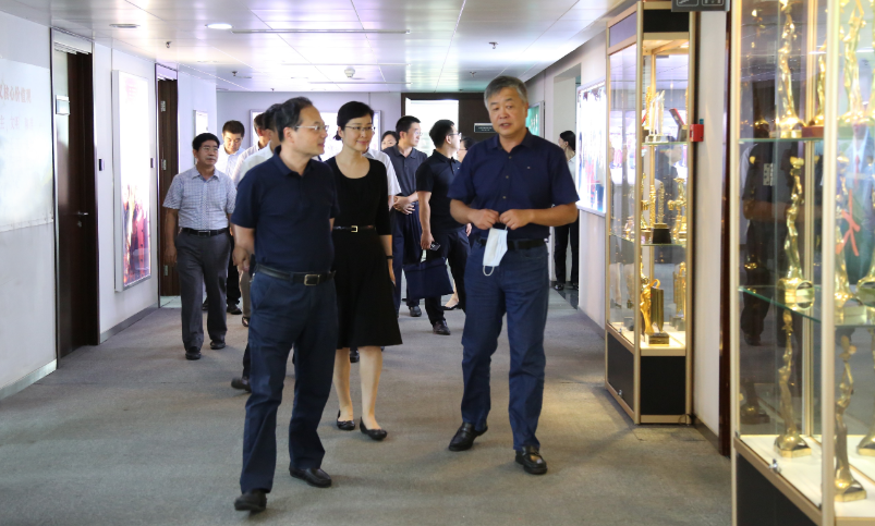 省委常委、省委宣传部部长于杰到大发彩票平台
调研指导