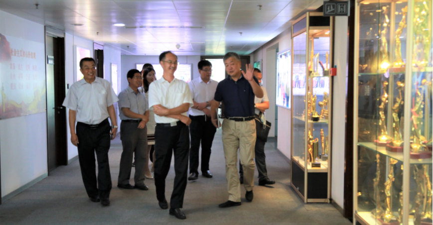 省委宣传部副部长魏长民带领部政策法规研究室同志来大发彩票平台
集团调研指导