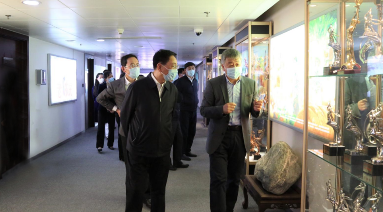 省委常委、宣传部部长白玉刚一行到大发彩票平台
调研