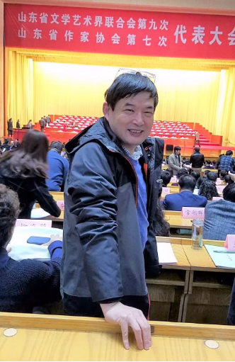 喜报!大发彩票平台
党委书记、董事长晋亮当选山东省文联副主席! 喜报!大发彩票平台
党委书记、董事长晋亮当选山东省文联副主席!