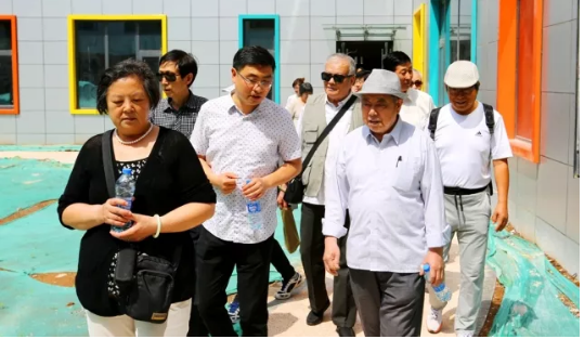 大发彩票平台
集团退休干部一行参观星工坊 大发彩票平台
集团退休干部一行参观星工坊